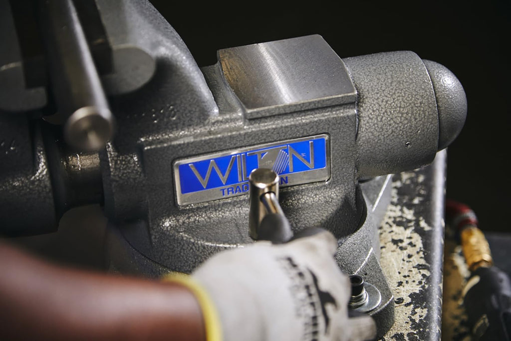 Wilton Tradesman Bench Vise, 4-1/2' Jaw Width, 3-1/2' Max Jaw Opening, 3-1/4' Throat (Model 1745)