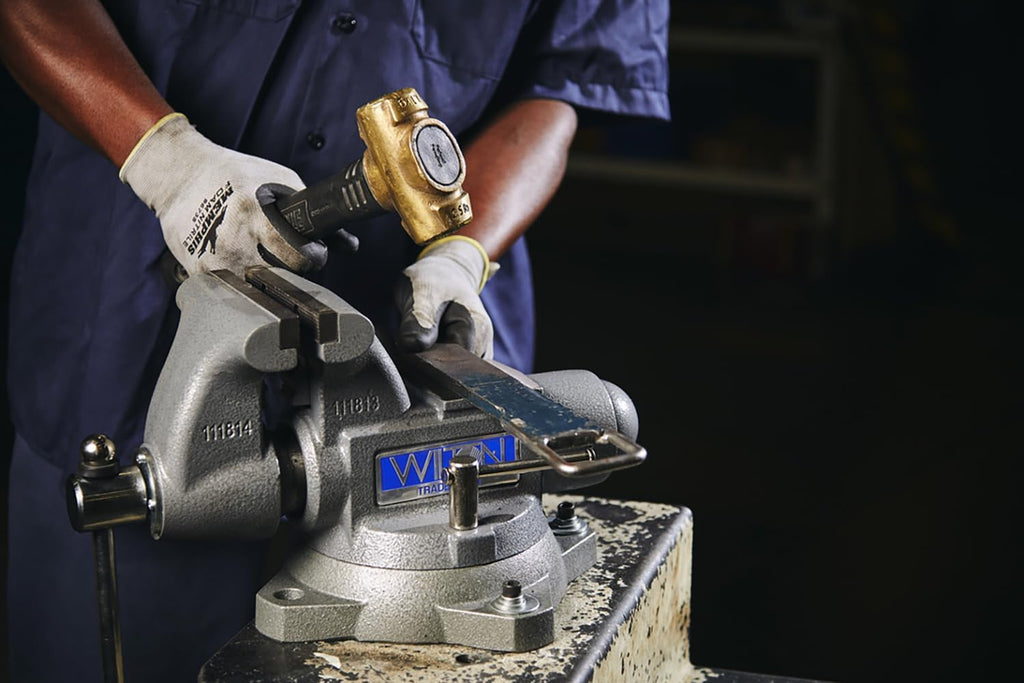 Wilton Tradesman Bench Vise, 4-1/2' Jaw Width, 3-1/2' Max Jaw Opening, 3-1/4' Throat (Model 1745)