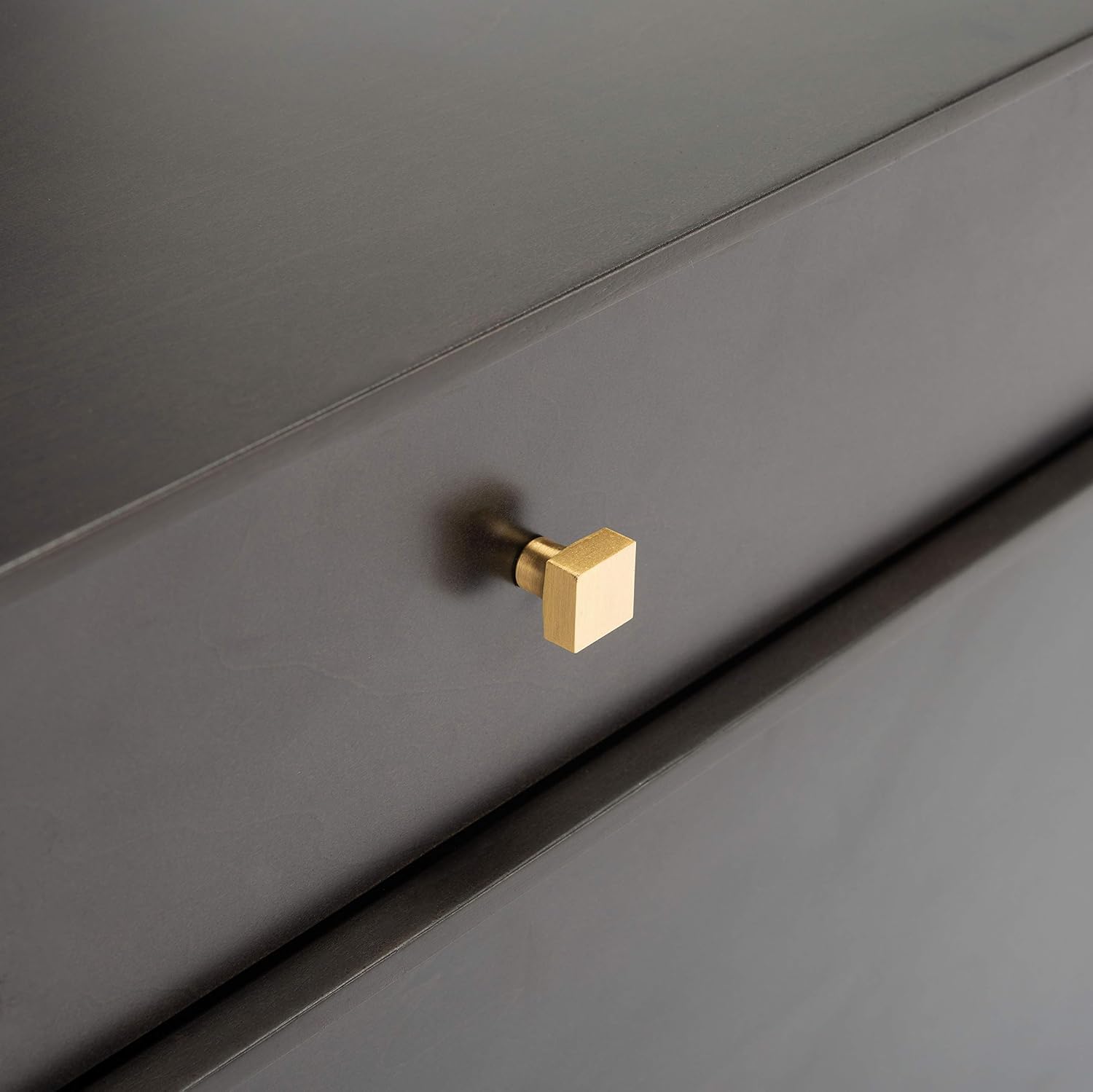 SAFAVIEH Couture Home Collection Adelyn Black & Gold 2-Drawer Nightstand, Fully Assembled (SFV7209B)
