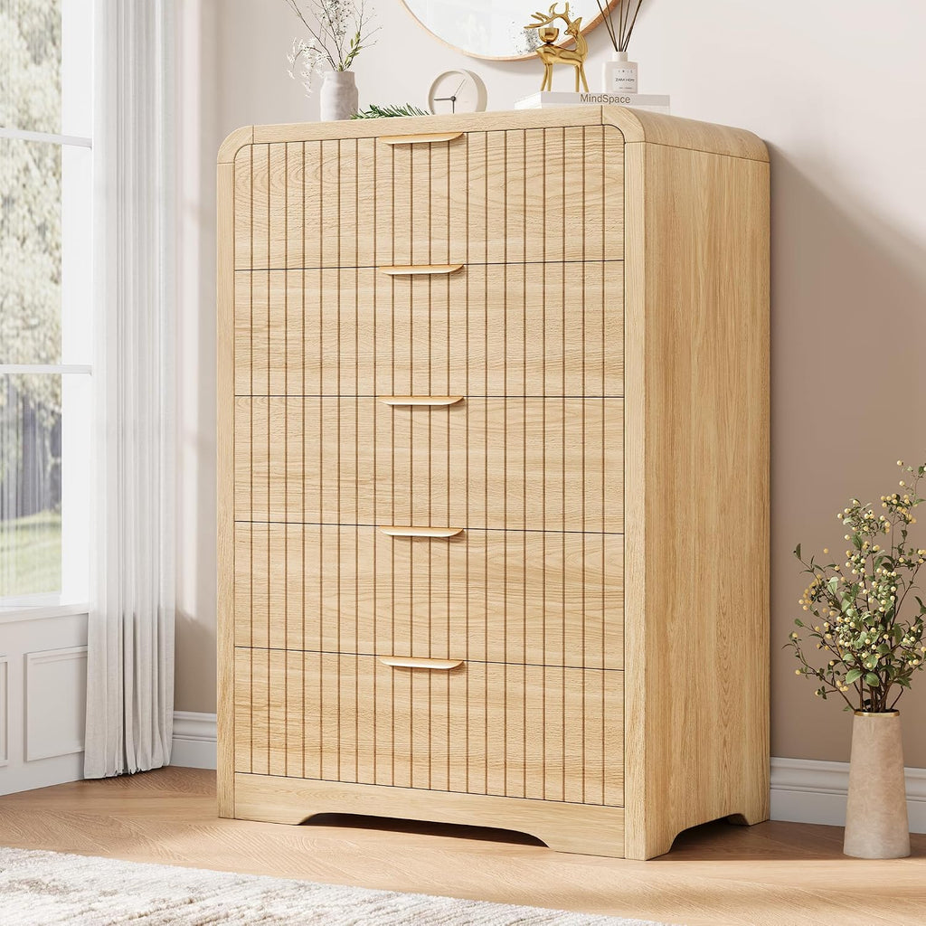 Jocoevol Fluted 5 Drawer Dresser, 43' Tall Dresser Chest of Drawers Curved Profile Design, Wood Mid Century Vertical Dresser Natural Texture for Bedroom, Natural Oak Dresser