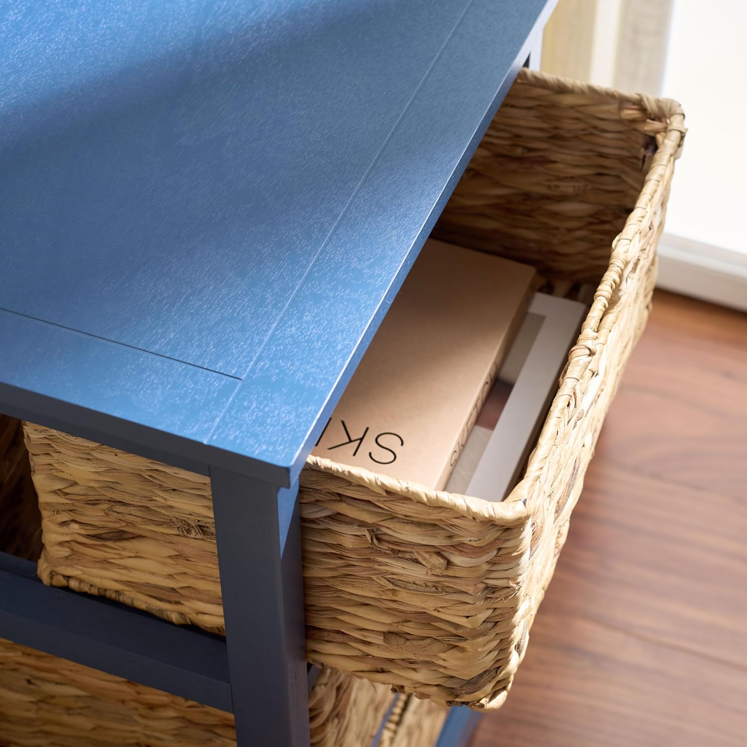 SAFAVIEH Furniture - Halle 3-Basket Side Table - Blue - Solid Wood - Coastal Basket Storage Design - Ideal for Living Room, Entryway, Home Office, 17.5'W x 13.5'D x 29.5'H - Fully Assembled (AMH5738H)