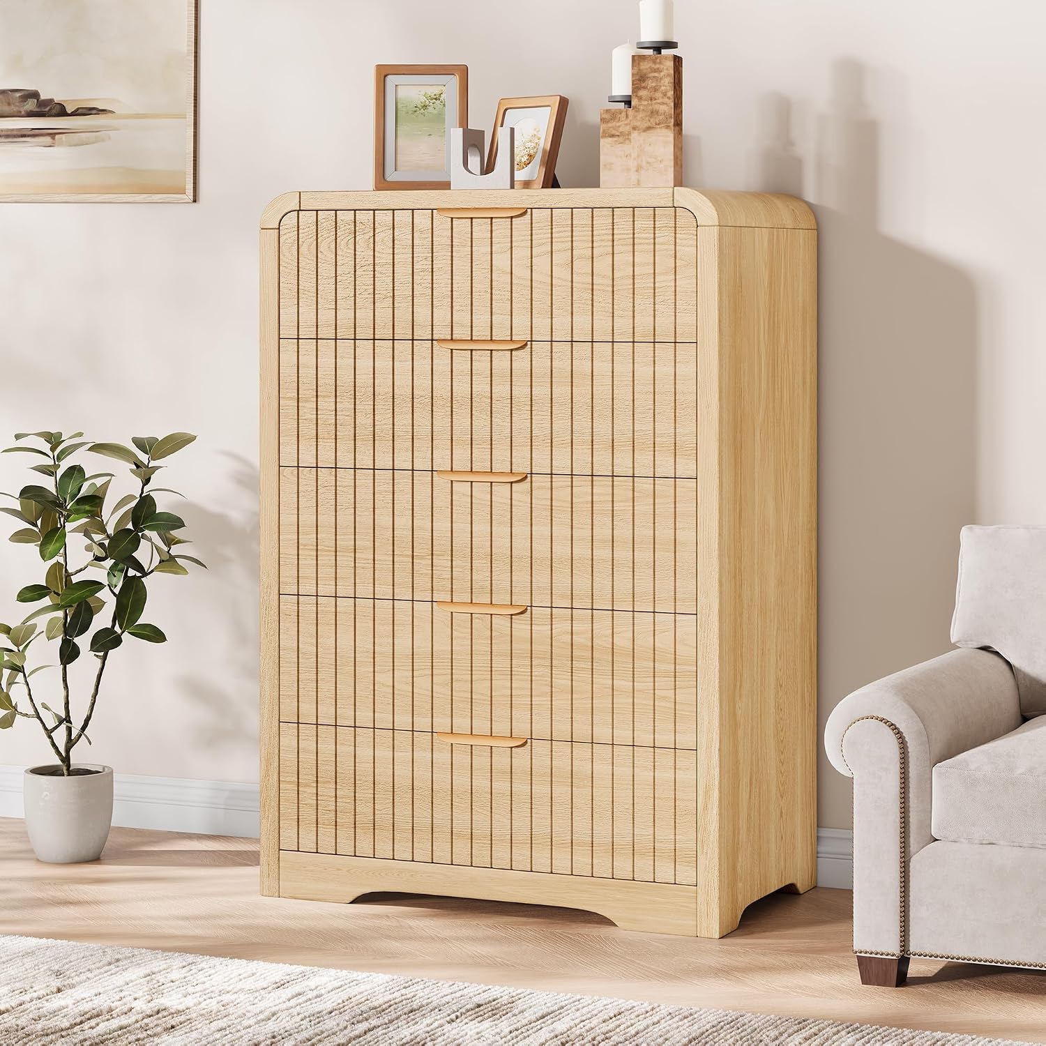 Jocoevol Fluted 5 Drawer Dresser, 43' Tall Dresser Chest of Drawers Curved Profile Design, Wood Mid Century Vertical Dresser Natural Texture for Bedroom, Natural Oak Dresser