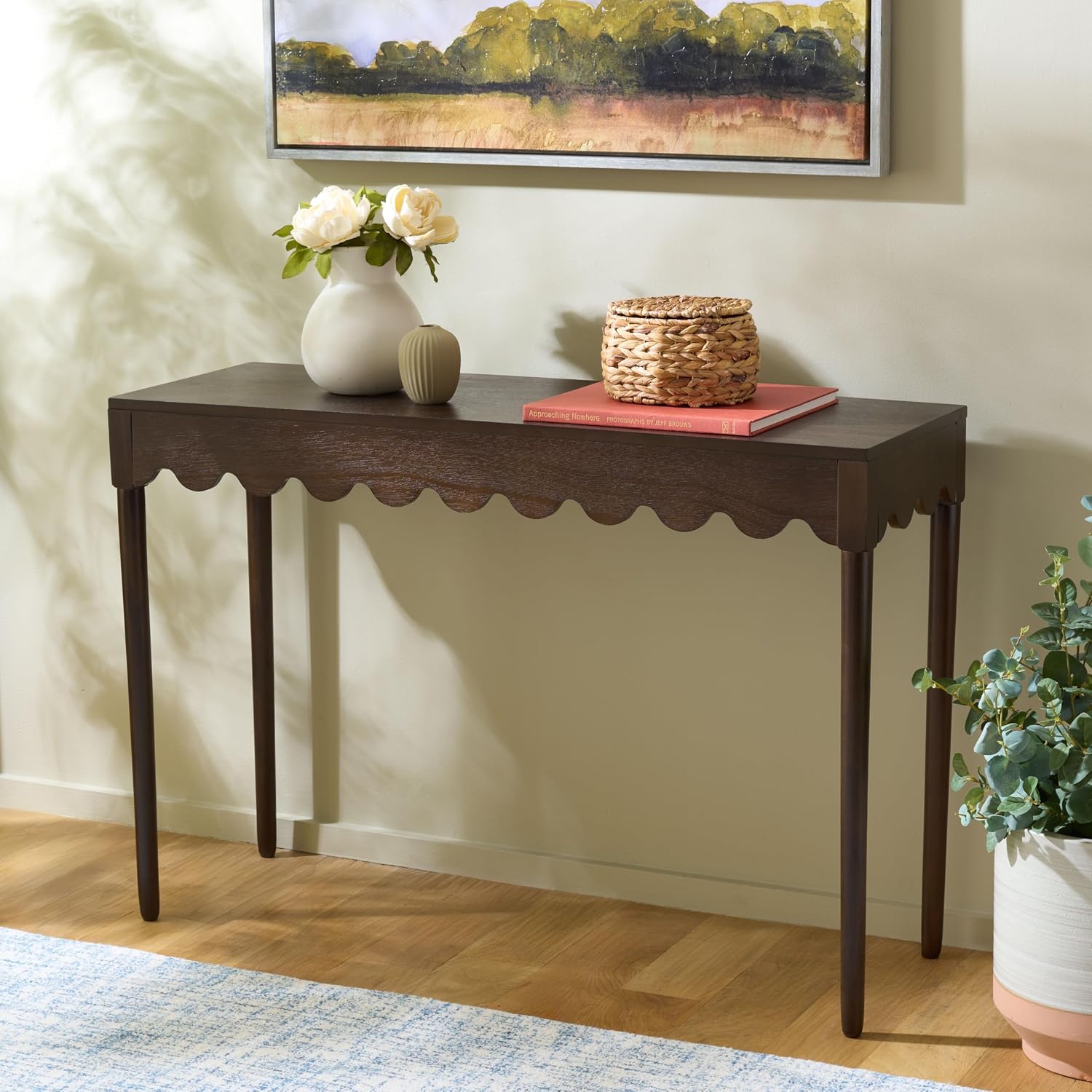SAFAVIEH Home Collection – Neha Dark Chocolate Solid Wood Console Table, Scalloped Apron Entryway & Living Room Accent (CNS5749A)