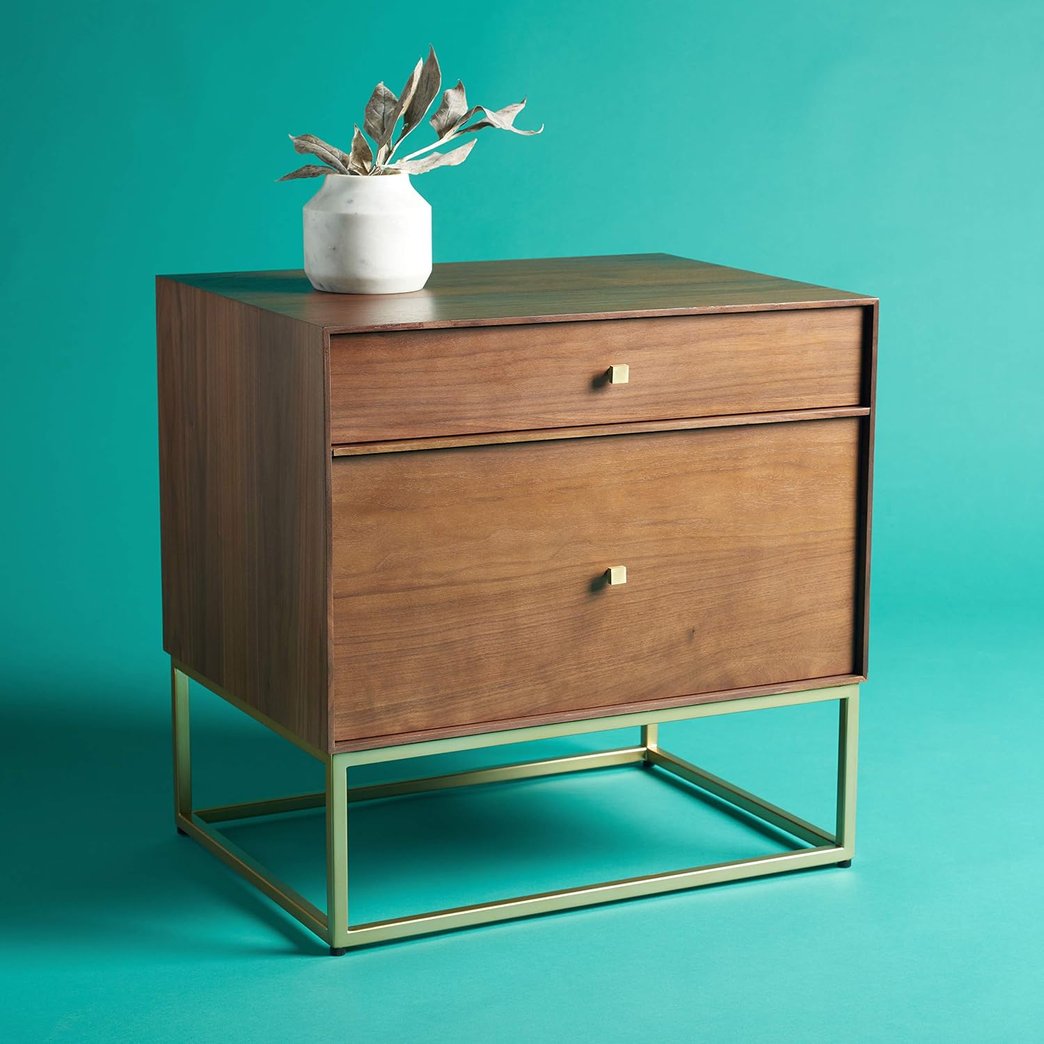 SAFAVIEH Couture Home Collection Adelyn Walnut & Gold 2-Drawer Nightstand Table, Fully Assembled (SFV7209A)