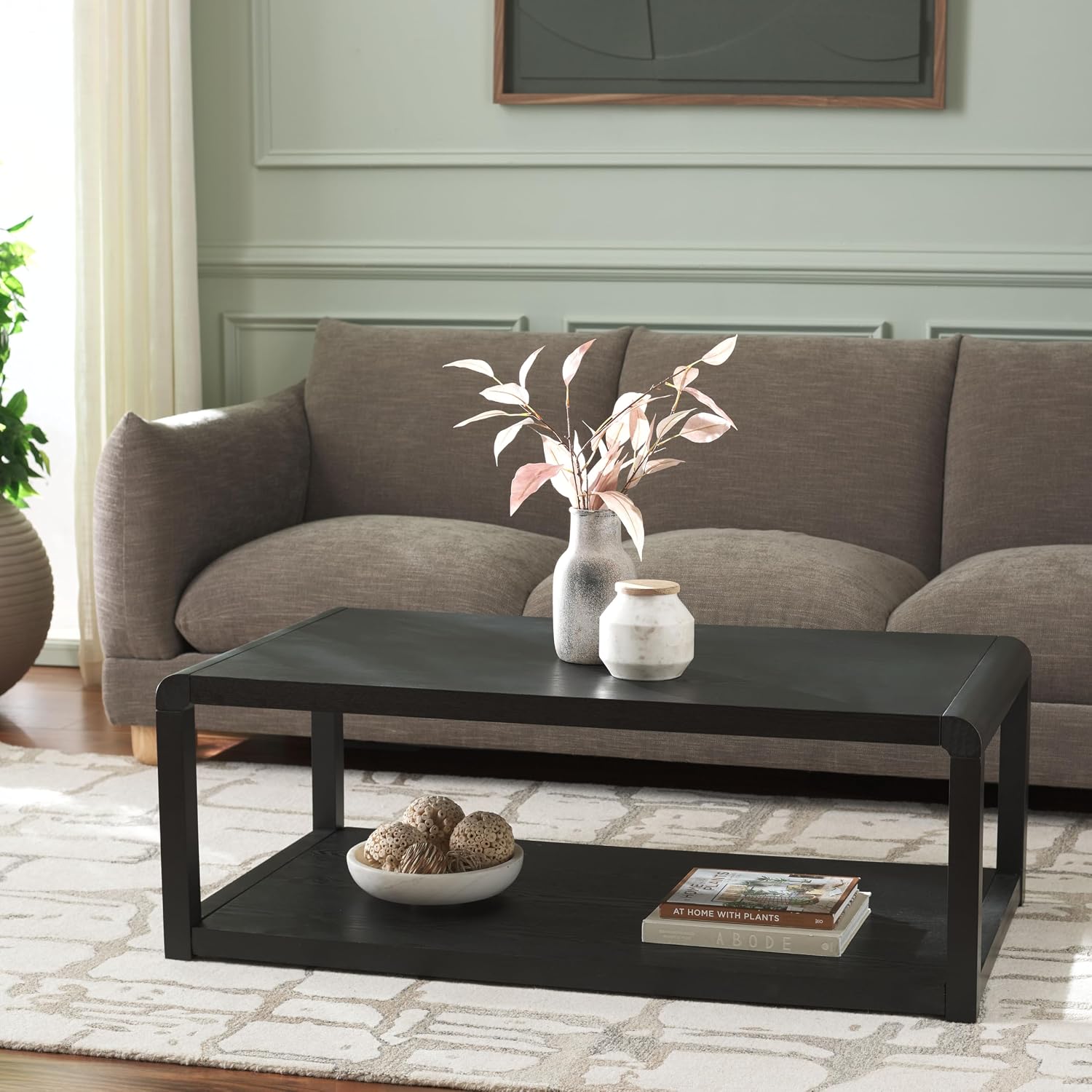 SAFAVIEH Home Collection – Omara Solid Wood Coffee Table with Lower Shelf, Modern Rectangular Living Room Table (COF2315C)