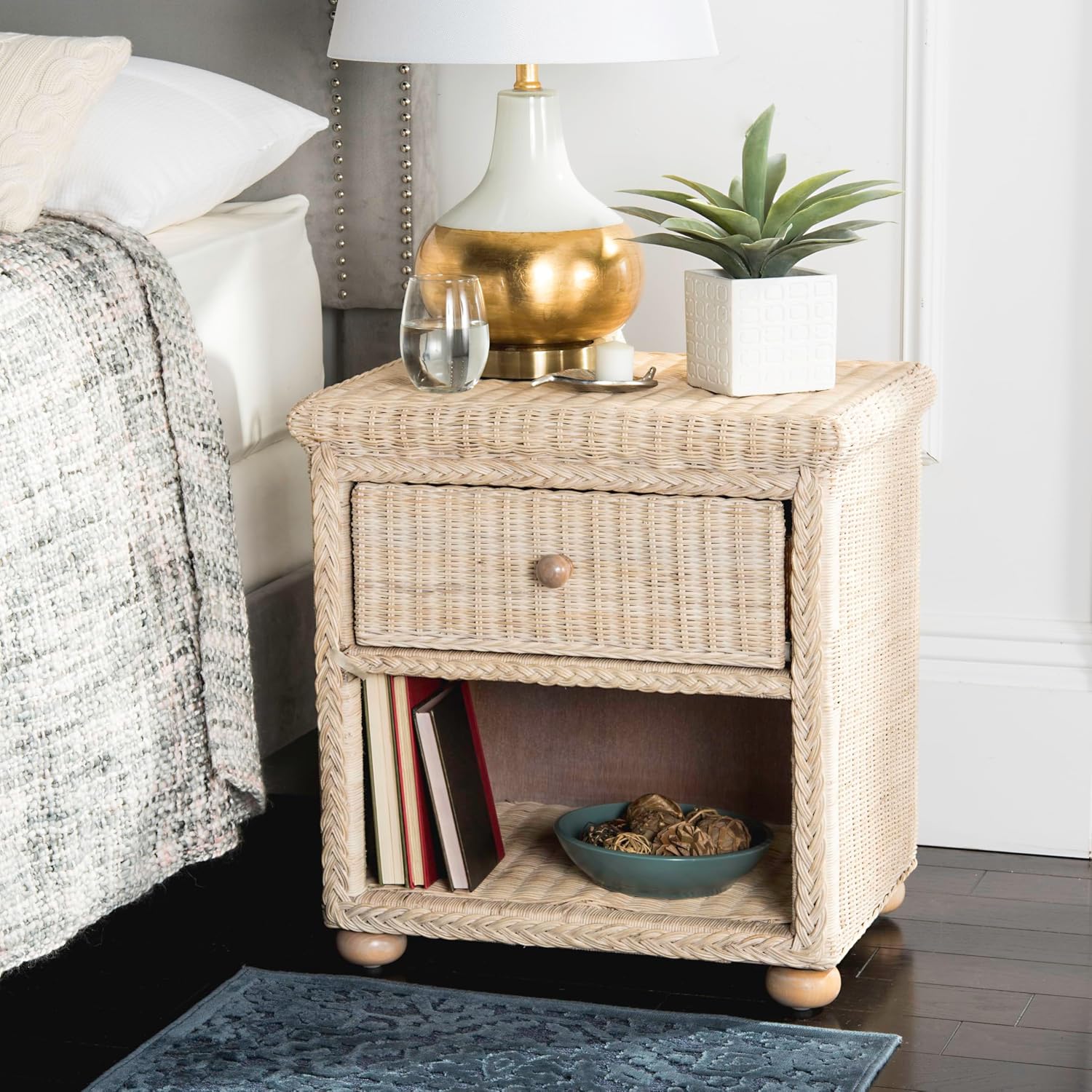 SAFAVIEH Home Collection - Adira Natural White Wash Wicker 1-Drawer Nightstand Accent Table, Coastal Boho Bedroom Storage Furniture with Shelf, 22.1'W x 16.5'D x 22.1'H (SEA8002A)