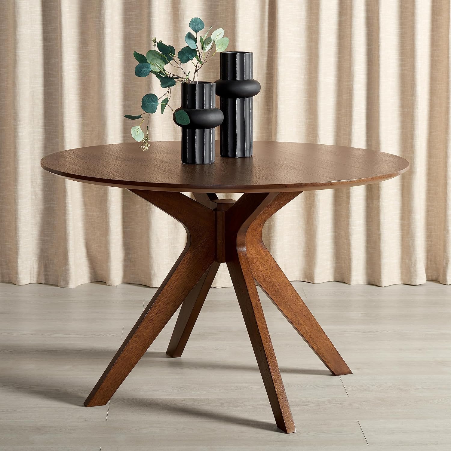 SAFAVIEH Couture Collection – Carolee Walnut Brown 46-Inch Round Dining Table, Farmhouse Dining Table for Kitchen or Dining Room, Seats Up to 4 (SFV2134C)
