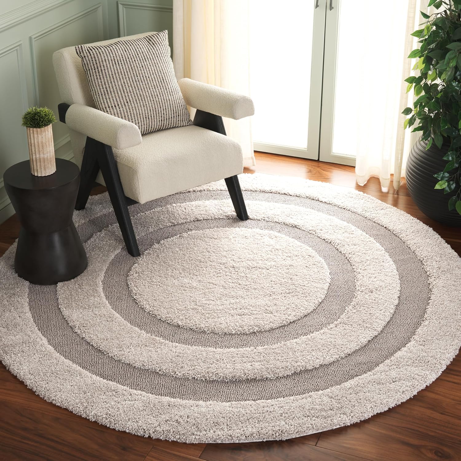 SAFAVIEH Florida Shag Collection Area Rug - 6'7' Round, Beige & Dark Beige, Non-Shedding, 1.2-inch Thick, Ideal for Living Room, Bedroom, Home Office, Dining Space (SG454-1317-7R)